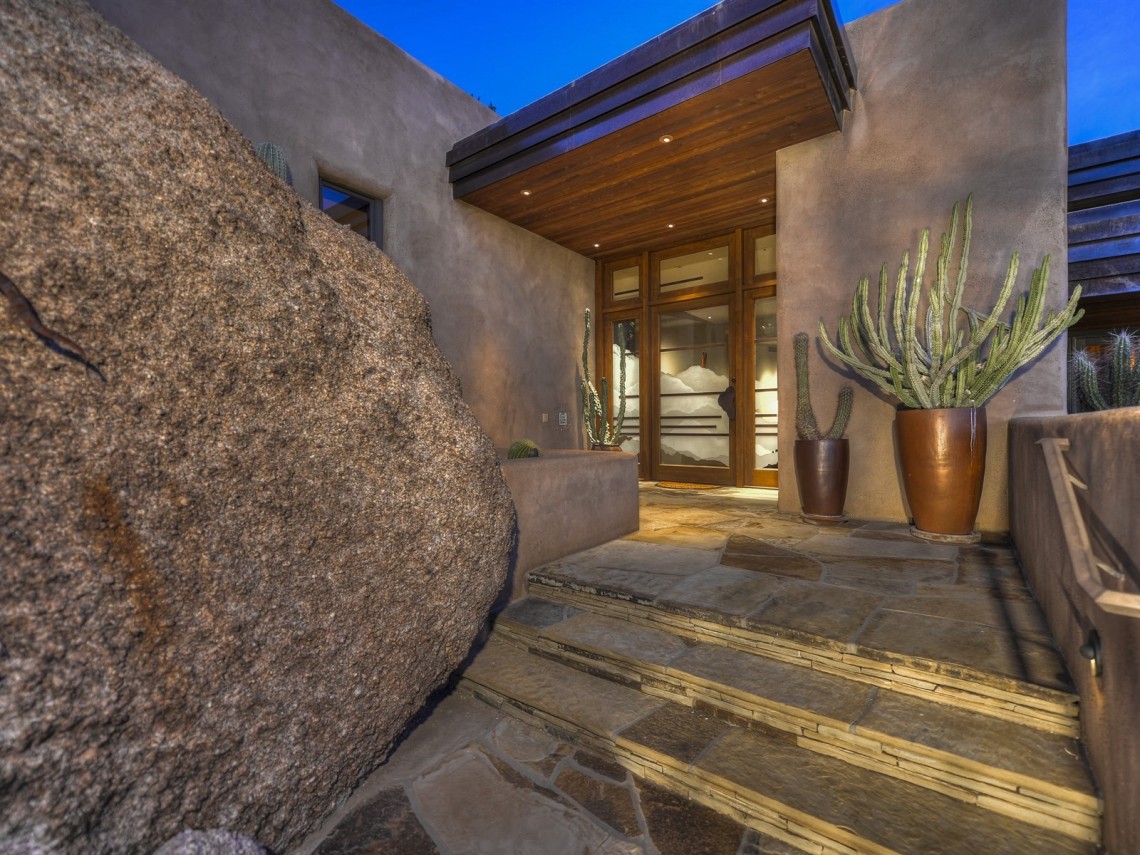 Auction planned for Carefree contemporary southwest architecture house with Award-Winning Landscape 4